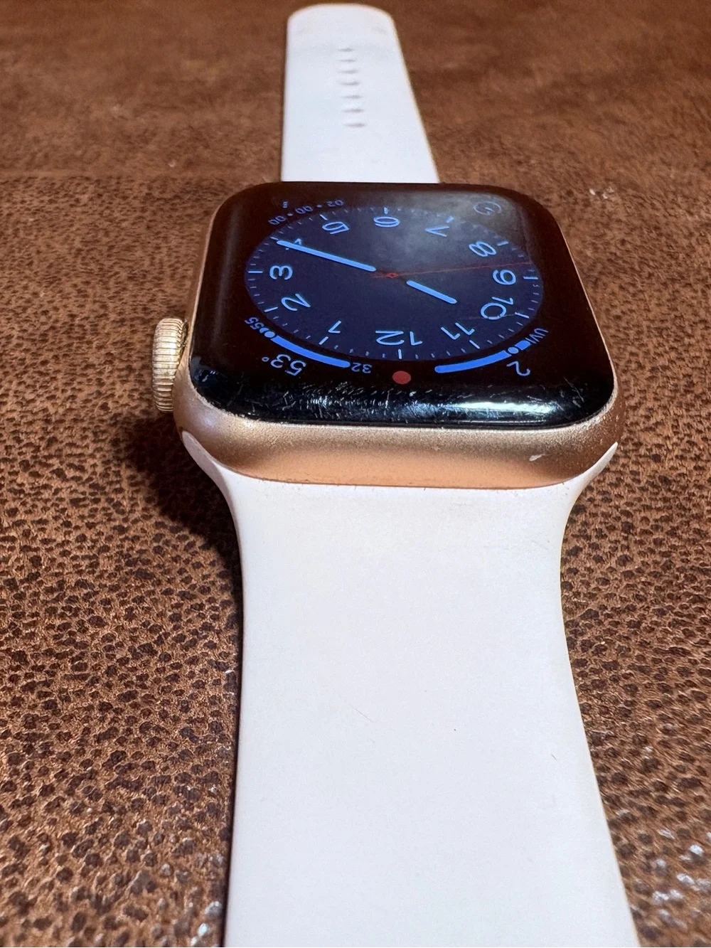 Apple Watch Series 5 GPS, 40mm Gold Aluminum Case with Pink Sand Sport Band